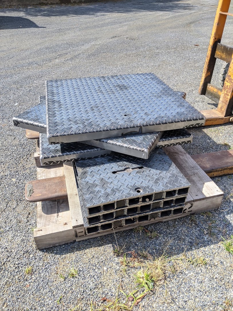 めっき前加工が完了し、溶融亜鉛めっきへ。