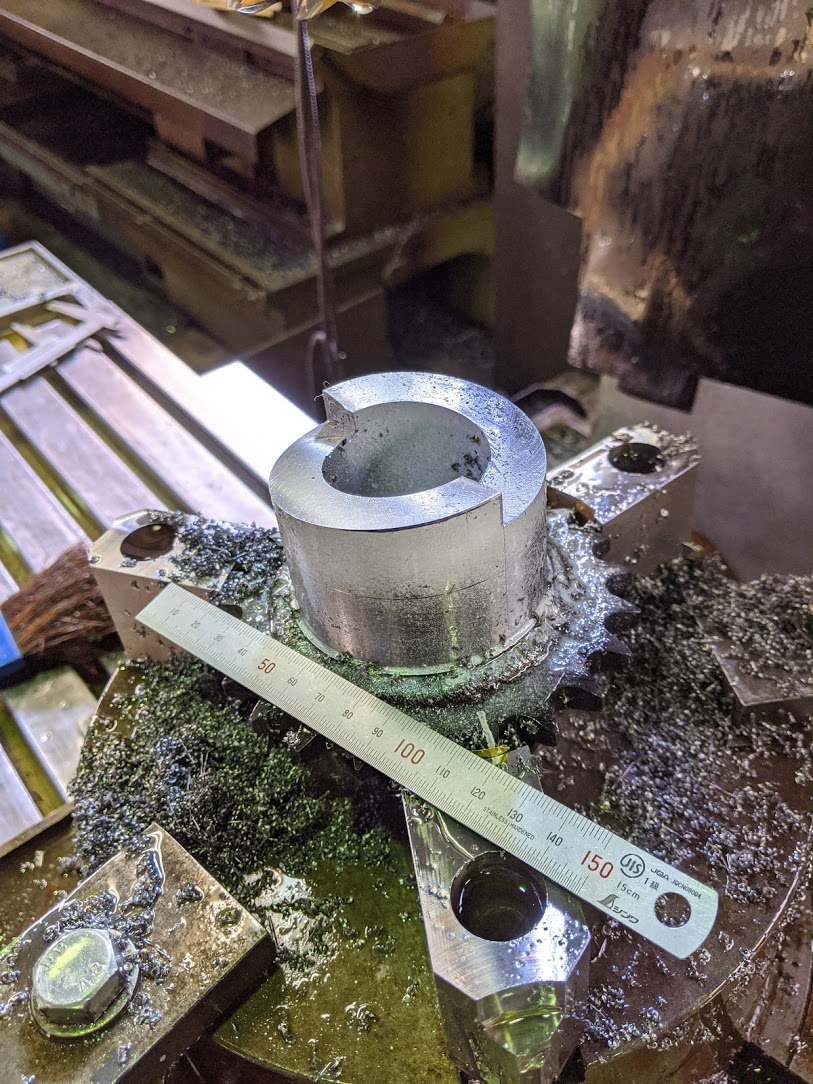 傾斜インデックスを使って無事カタチになったクラッチ。