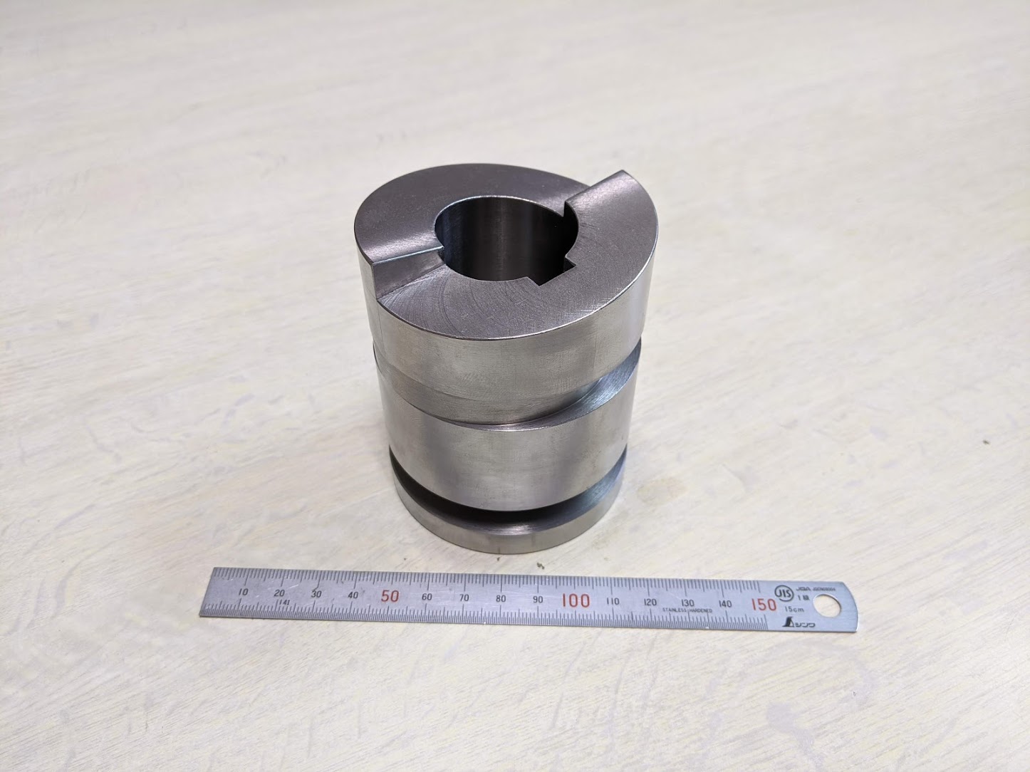 駆動側のボスも傾斜インデックスを使ってクラッチに加工。