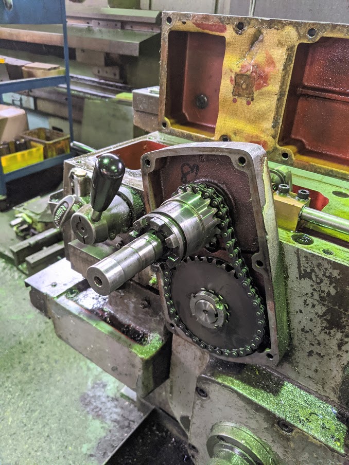 YZ-8CのY方向を操作する送りハンドル部を分解。