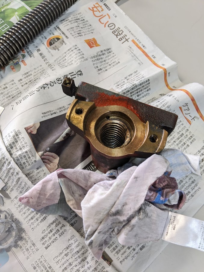 YZ-8CのY方向のナット(現物)。形が複雑ですがそれぞれのカタチに意味があります。