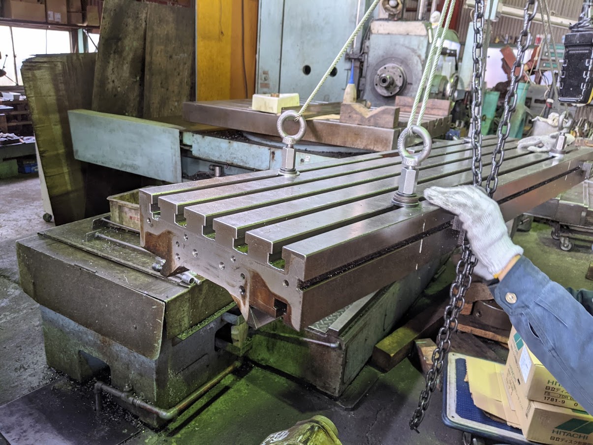 取り外していたYZ-8Cのテーブルを元に戻します。