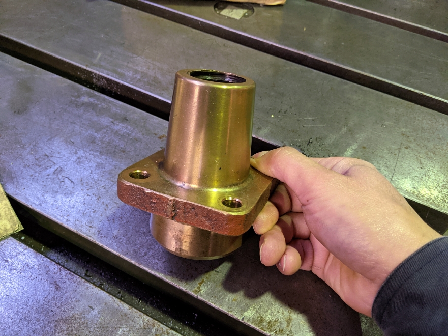 山崎技研のフライスYZ-8CのX方向の送りネジ(メネジ)の傷みは少ないものの、いざという時の予備として製作しておくことに。