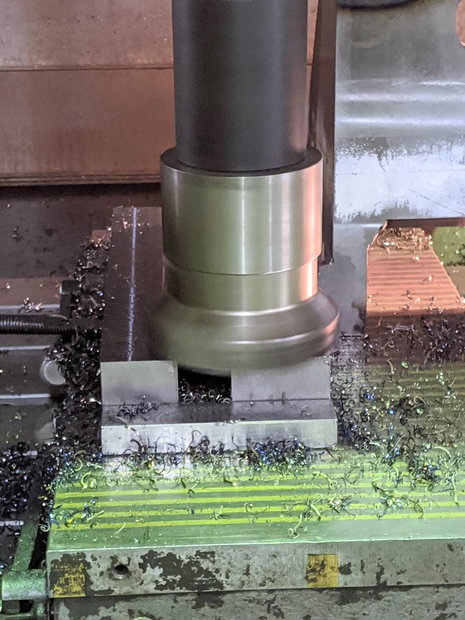 マシニングでのロングフェイスミルカッター加工。