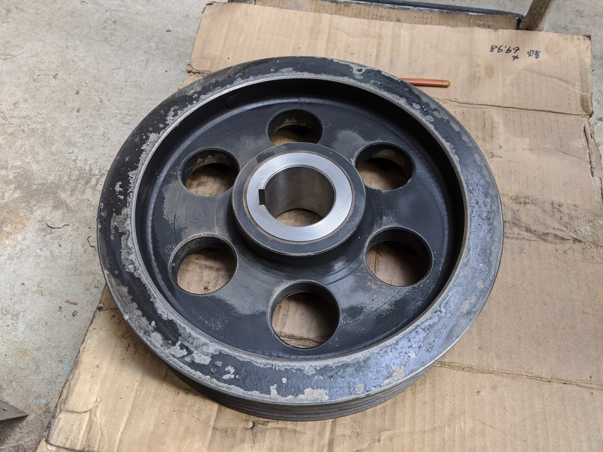 プーリーにボスが無事焼きバメされました。