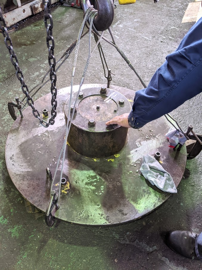 大特急で鉄筋巻取機を持ち帰り分解・オーバーホール。