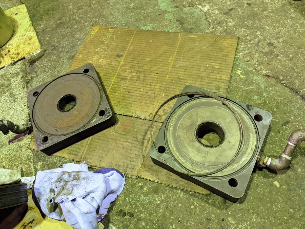 エアーシリンダーを清掃。