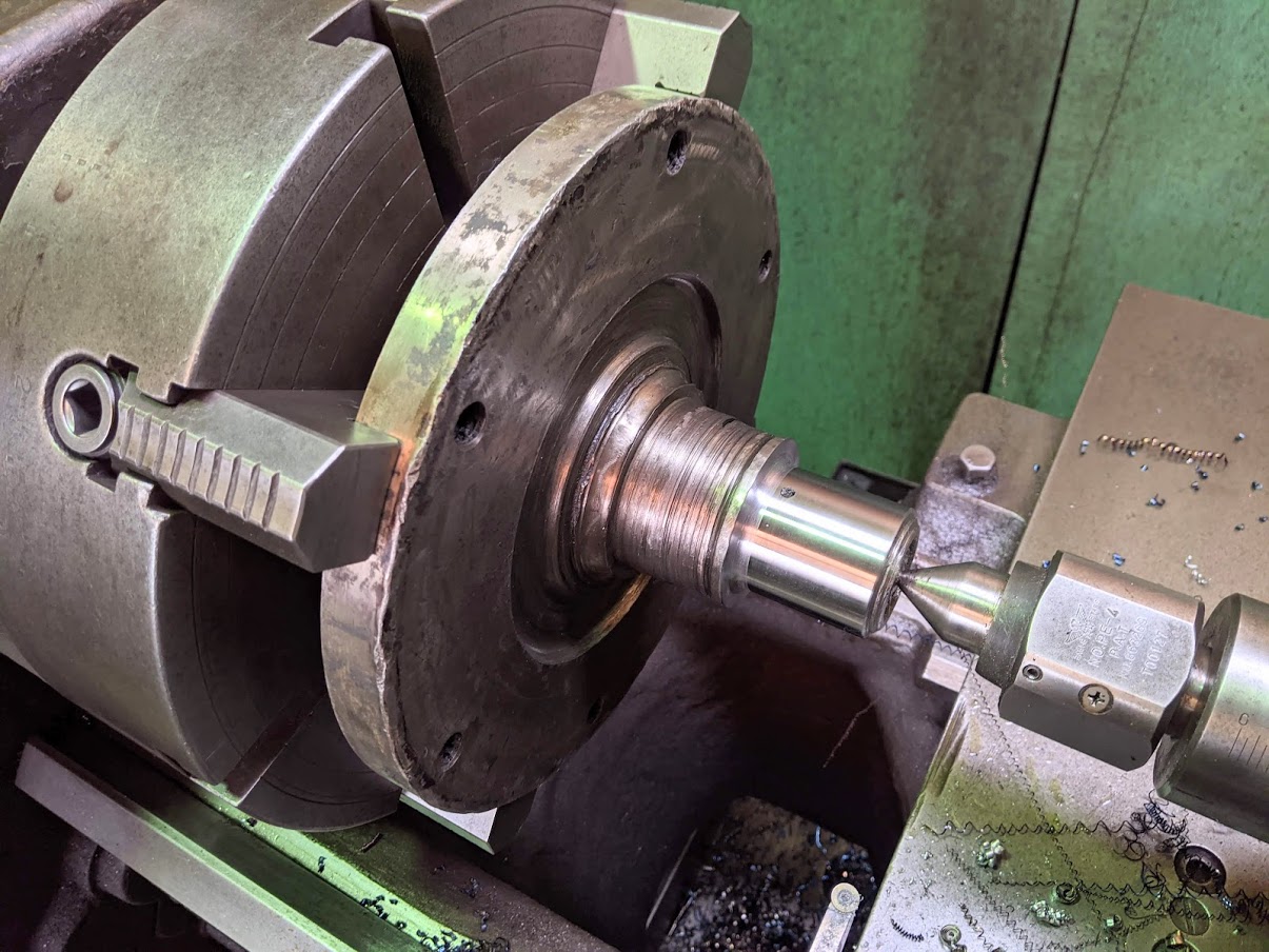 フランジ軸の修正加工。寸法は現物合わせで決定。