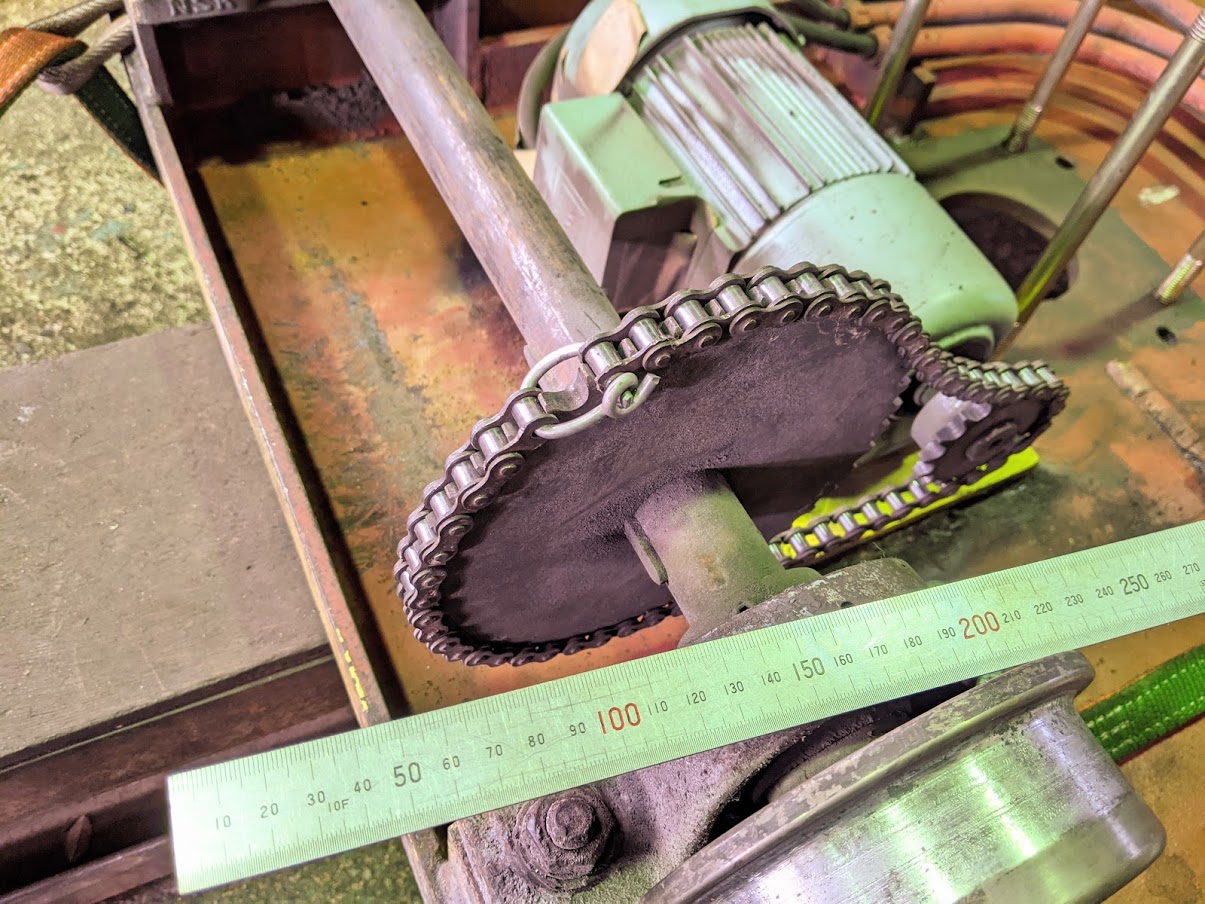 スプロケットに掛かるローラーチェーンを間に合わせで使っていた為、正式に接続。