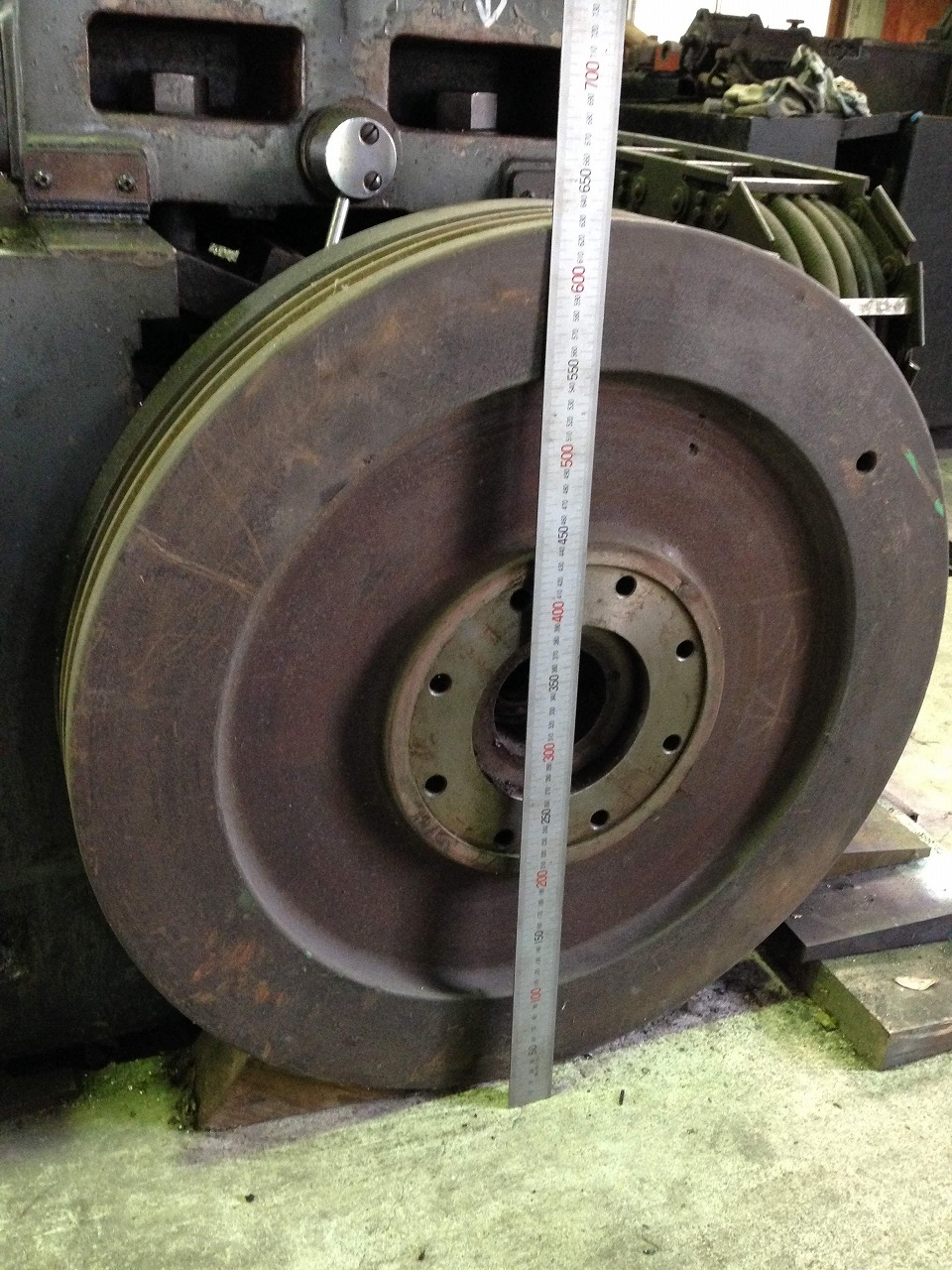 シャーリングで使用していた現物のフライホイール(電磁クラッチ使用)。