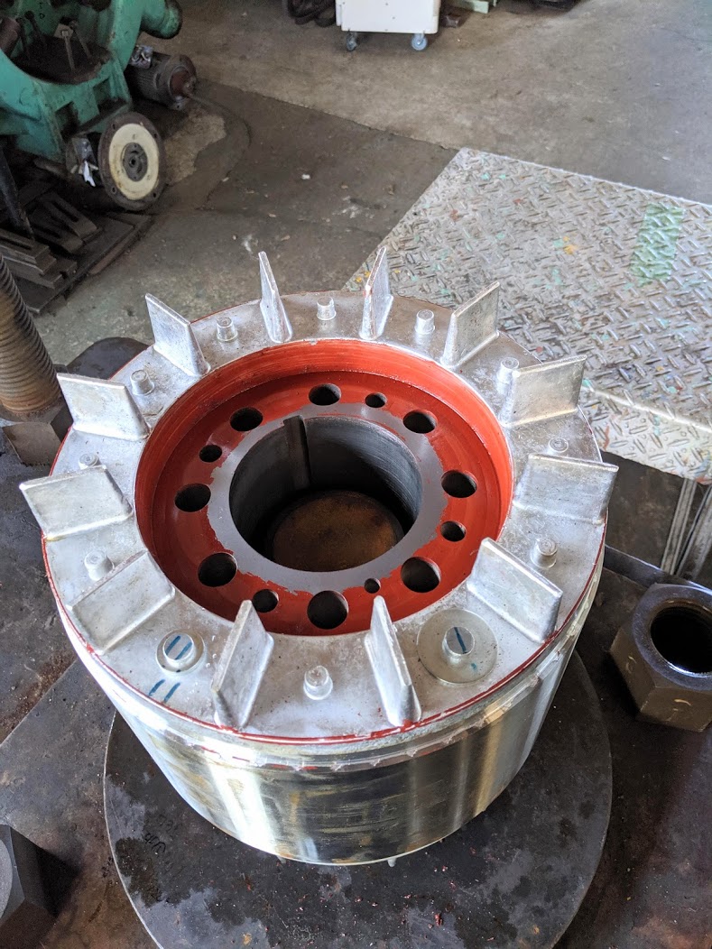 ロータ（回転子）に圧入されていたモーター軸を取り外し。