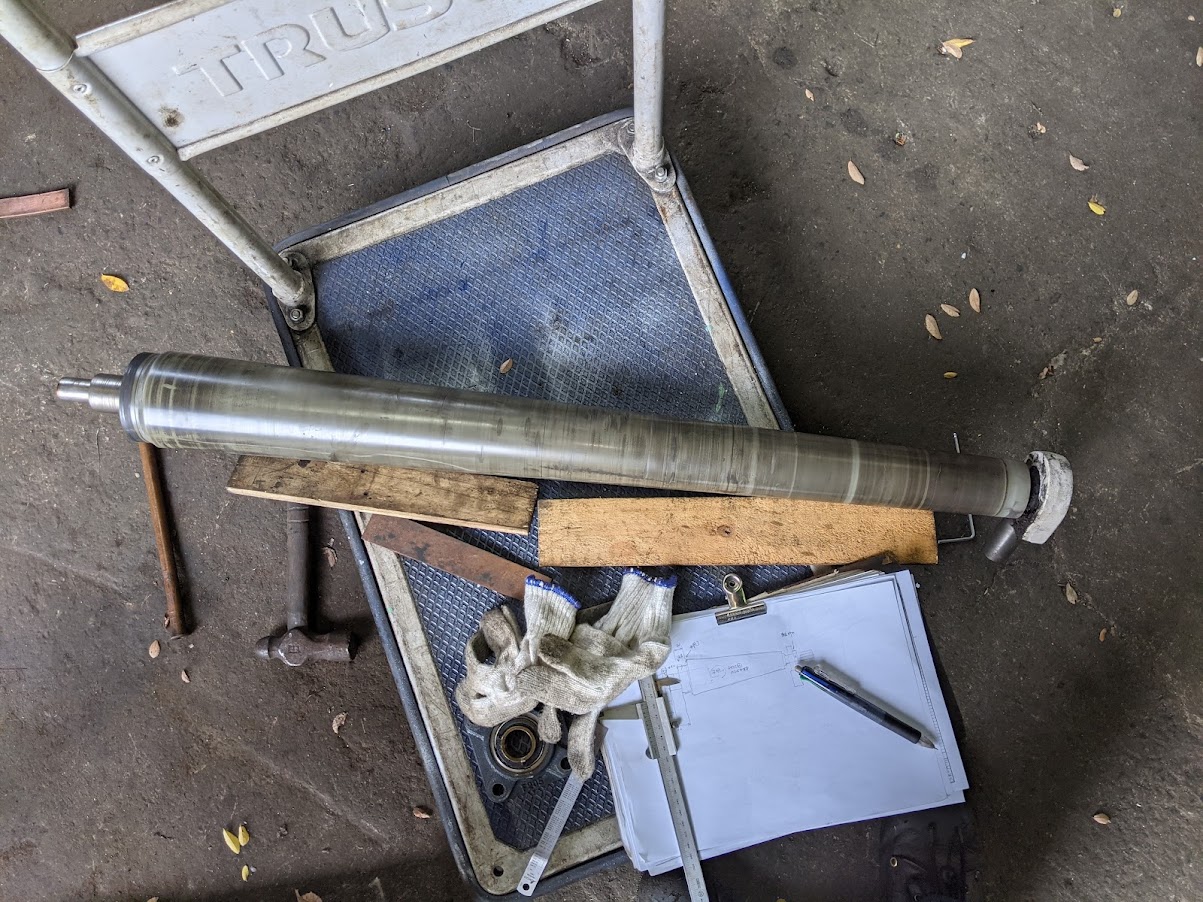 ベルトコンベアーで使われていたウレタンローラーシャフトが折れたので修理して欲しいとの依頼を受注。