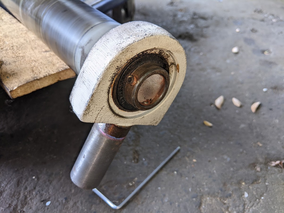 ピロー部分から折れたシャフト。