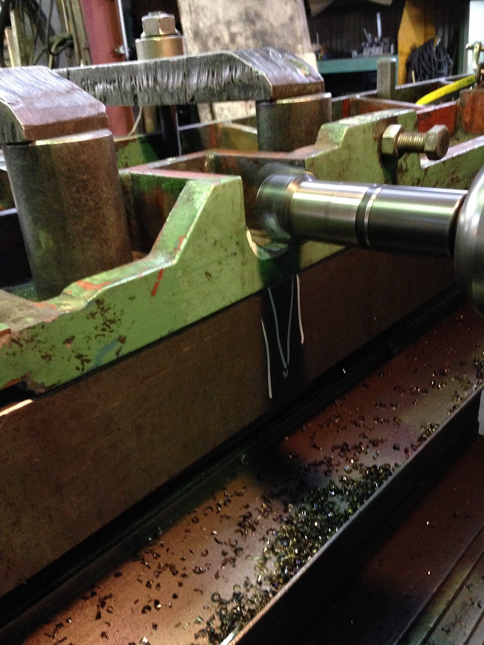 バネガイド穴を穴クリバイトで修正加工。