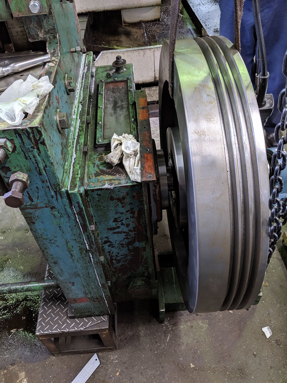 ピニオン軸にフライホイール取り付け。