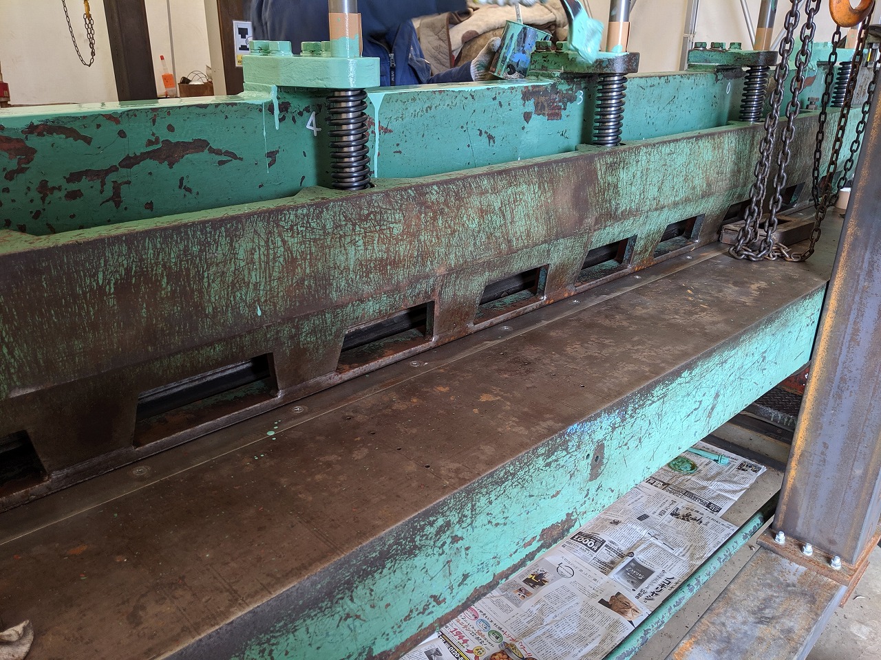 修理したシャーリング本体に塗装実施。