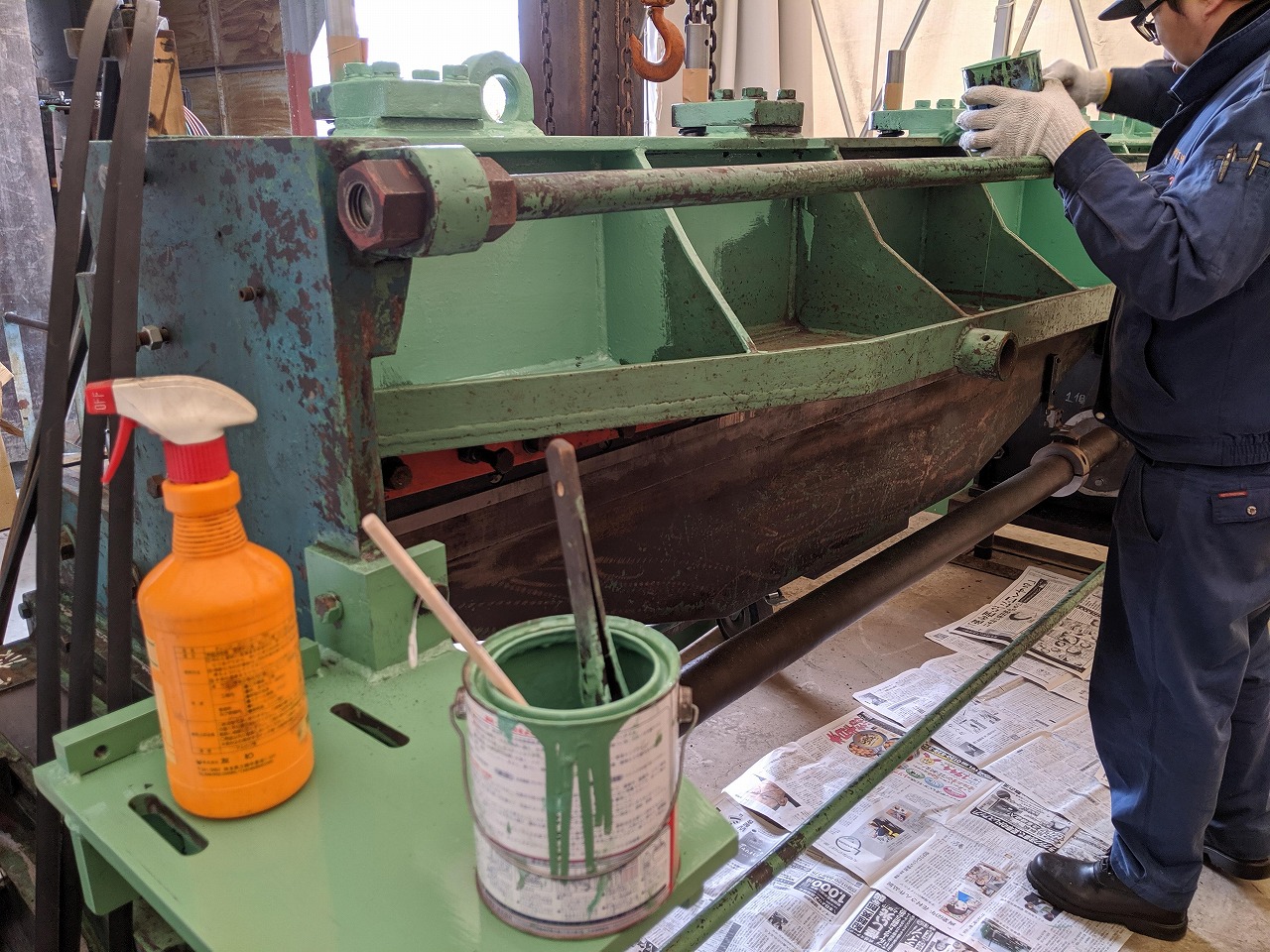 シャーリング全体を細かく丁寧に塗装します。