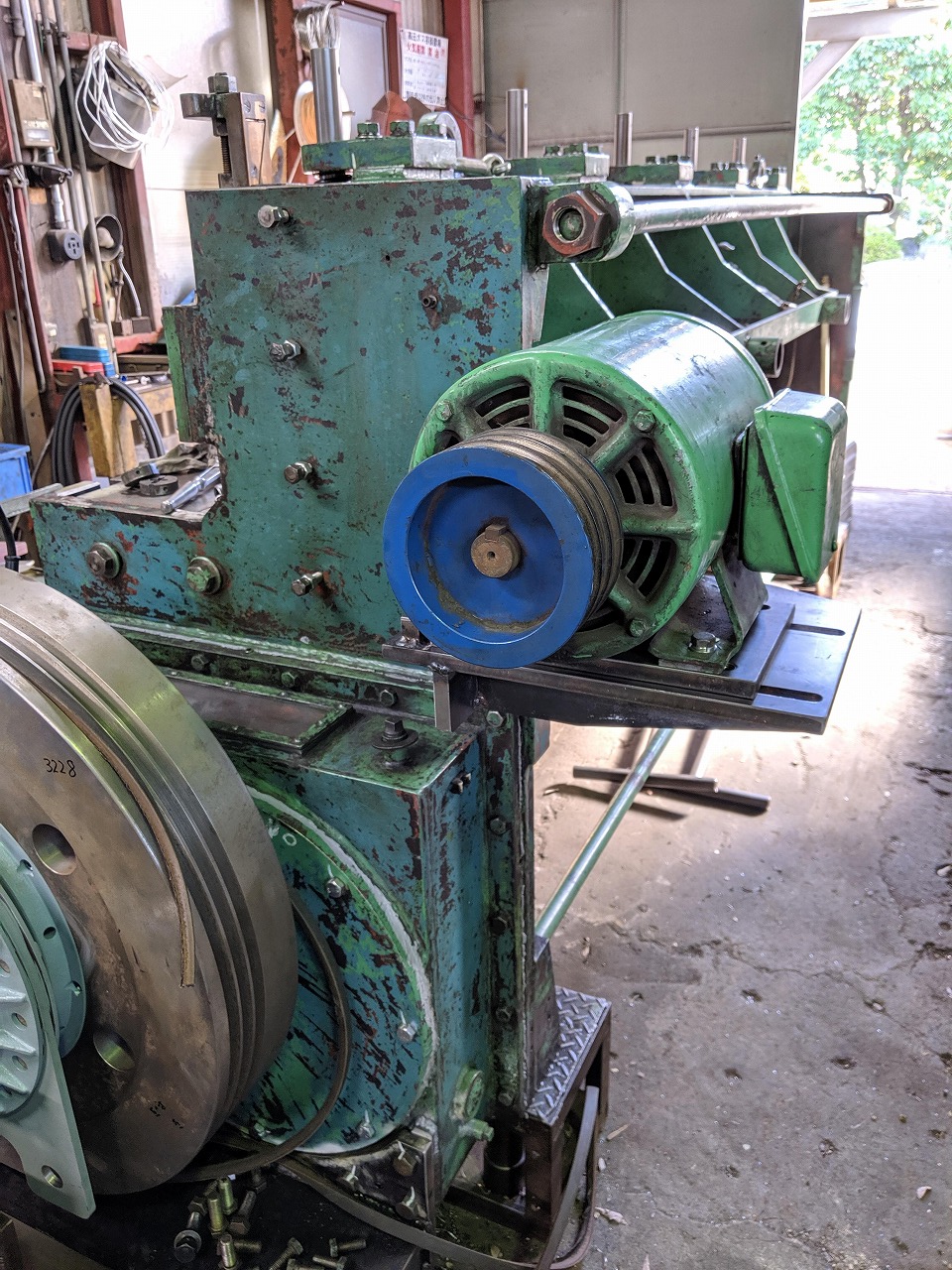 バッチリ固定できたシャーリングのモーター。