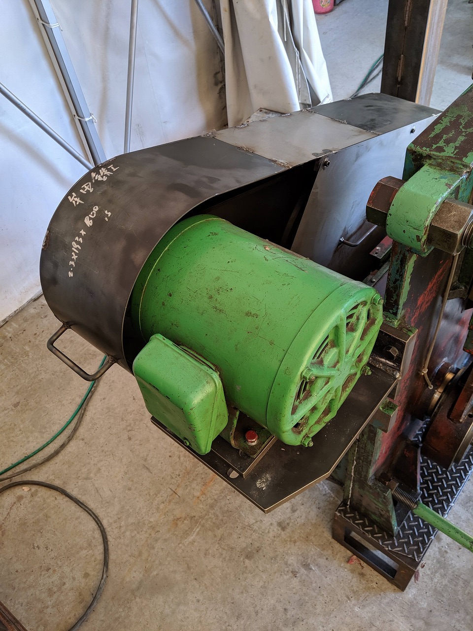 安全性もしっかり確保したシャーリングのモーターカバー。