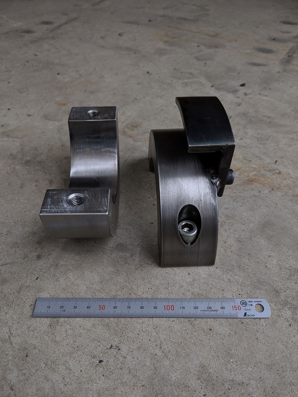 ドグを半割れ構造にすることで簡単に取り付けができます。