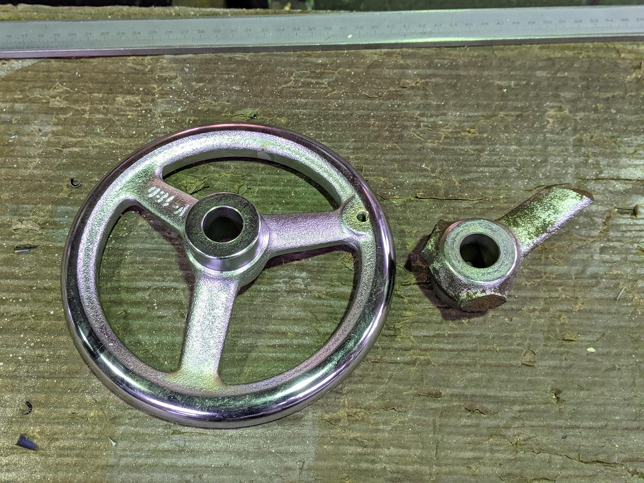 新しいハンドルを購入・加工して現物に組み込み。