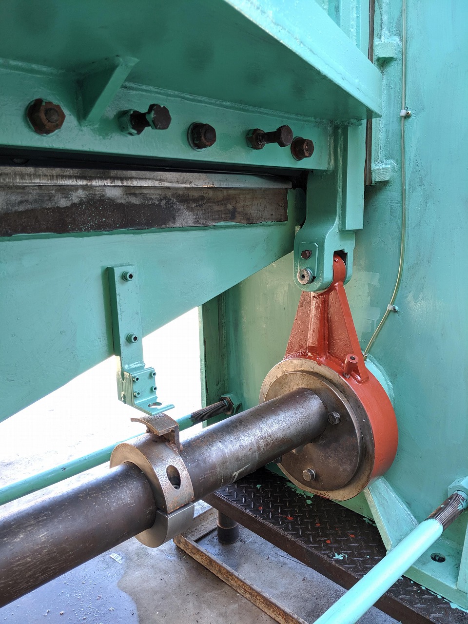 エキセン軸の周りも丁寧に塗装。