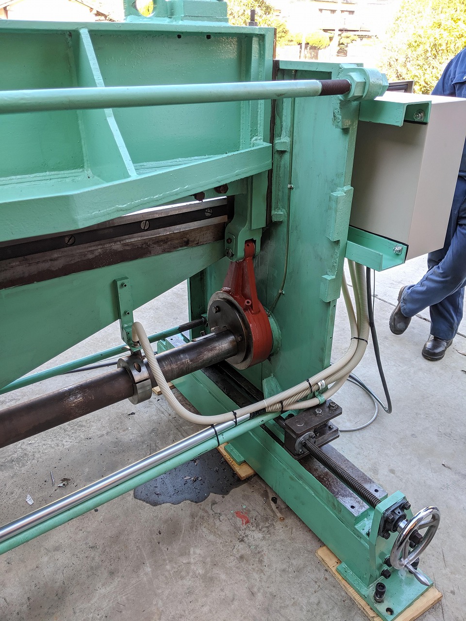 近接センサーとドグを新たに設置。