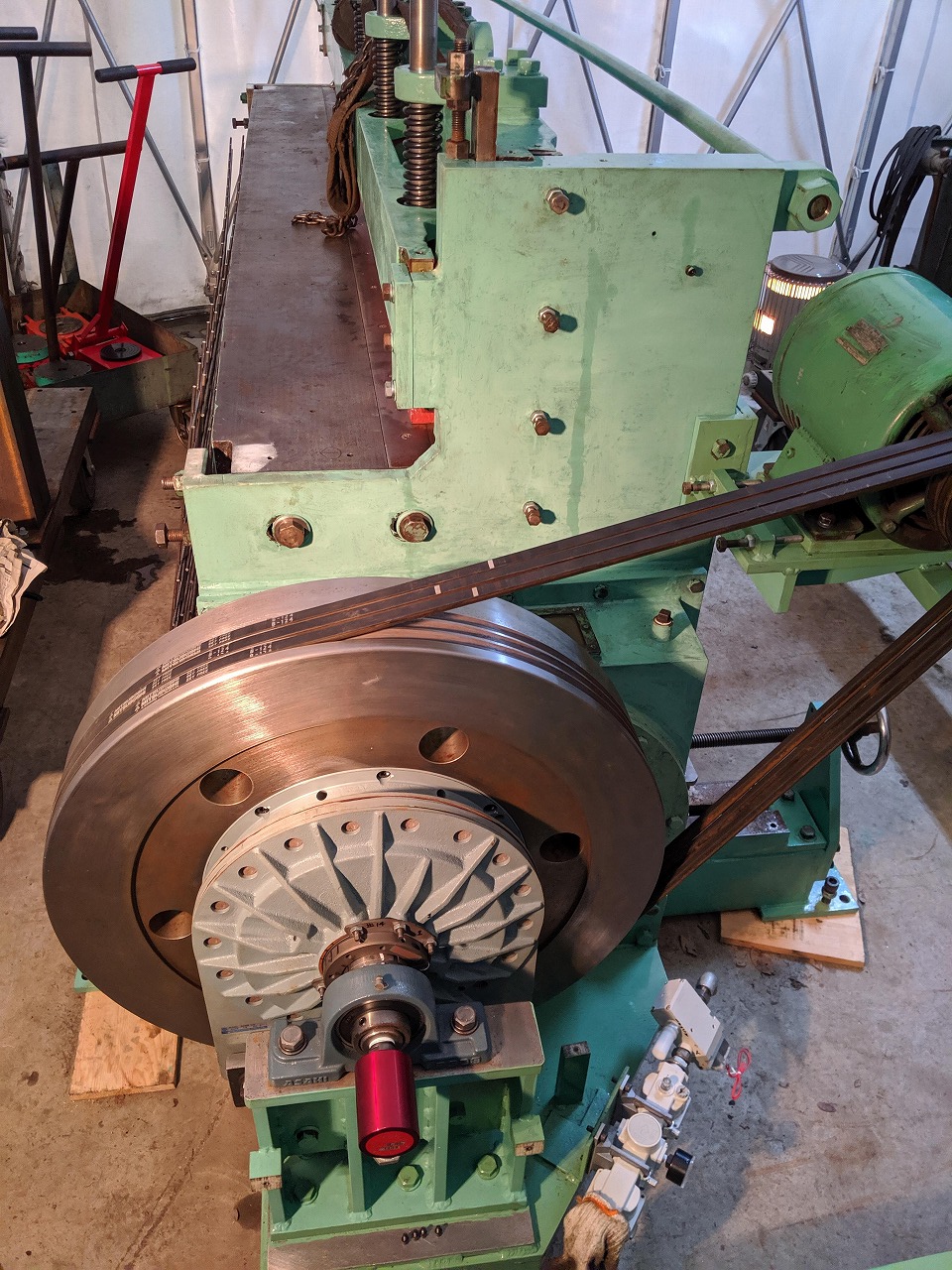 フライホイールを新作、エアークラッチを新たに設置。