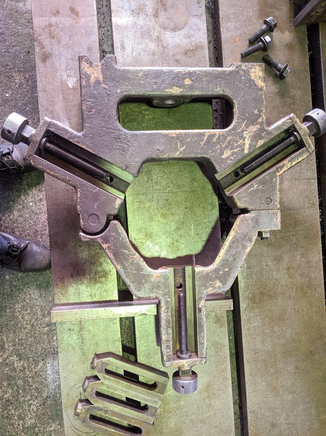 6尺旋盤の固定振れ止めを改造!