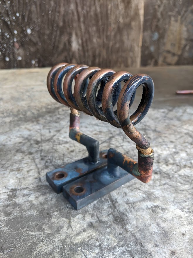 傷んだ高周波加熱用のコイル。