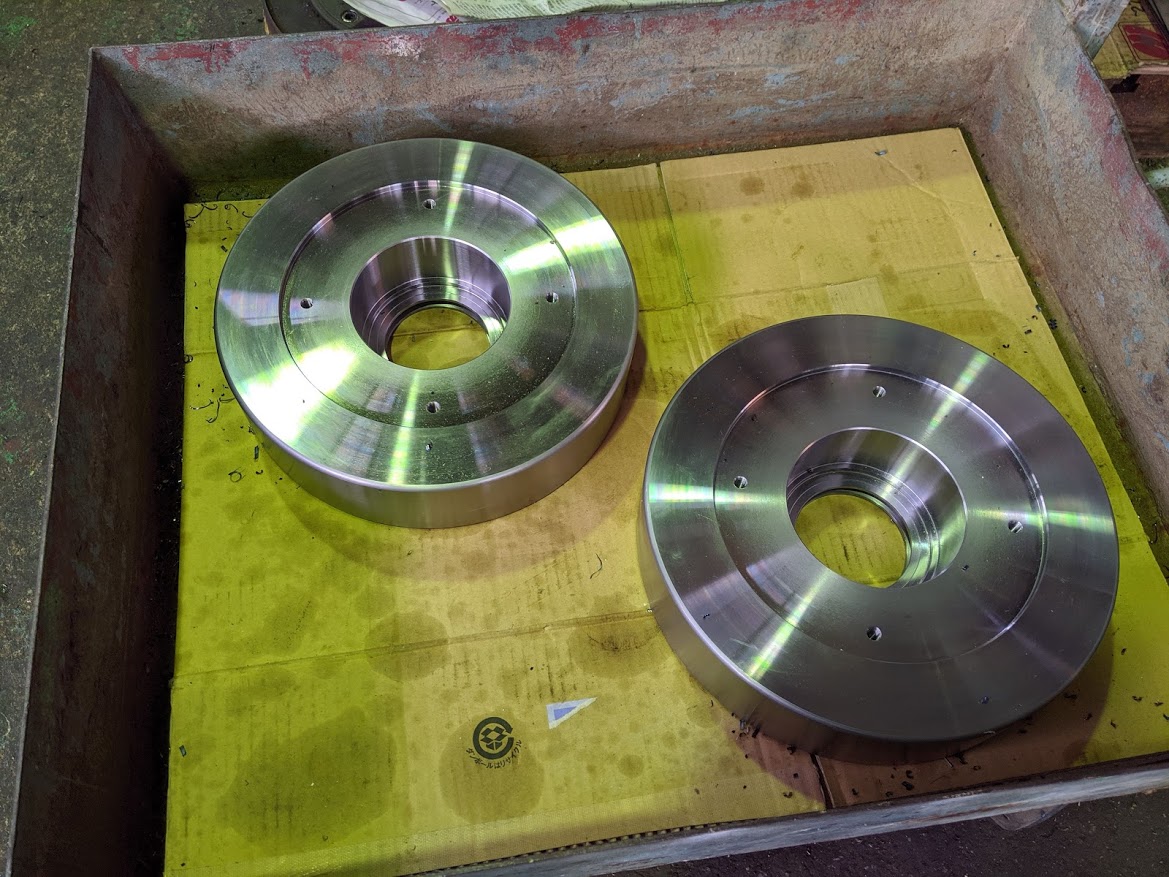 製鋼溶解設備のガイドローラーを設計・製作。