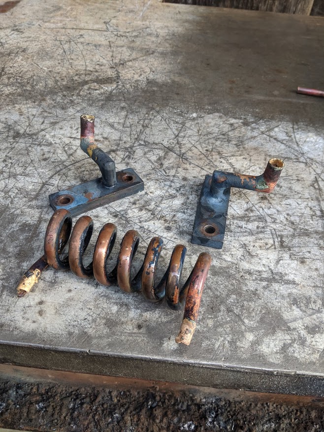 高周波加熱用の傷んだコイルの現物を分解。