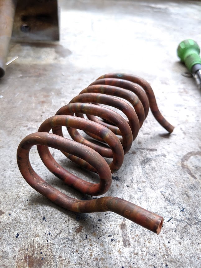 高周波加熱用のコイルの長丸タイプを現物通りに曲げ加工。