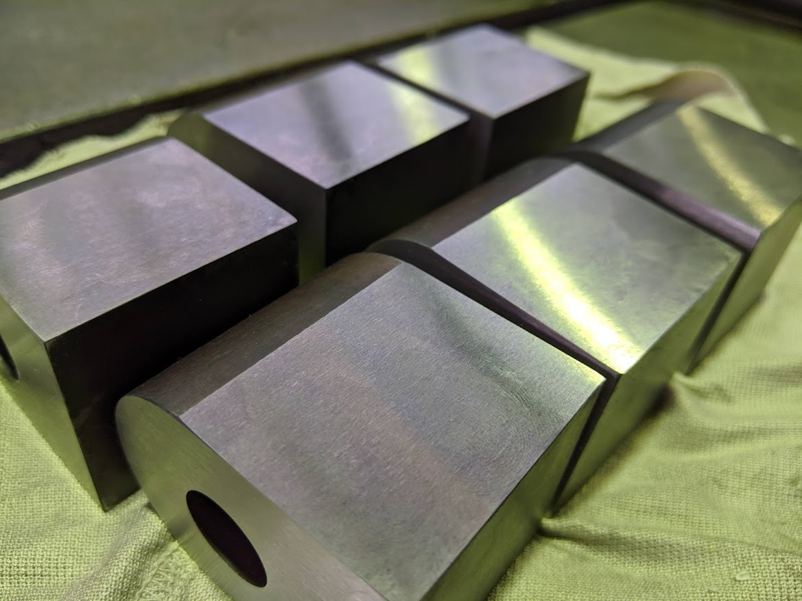 焼入研磨後のSKH材。