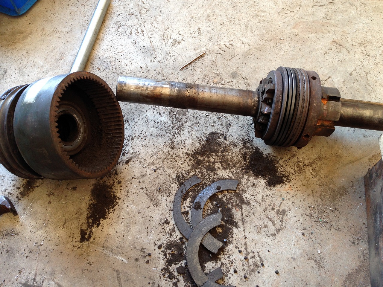 クラッチを分解。クラッチ板が無い?