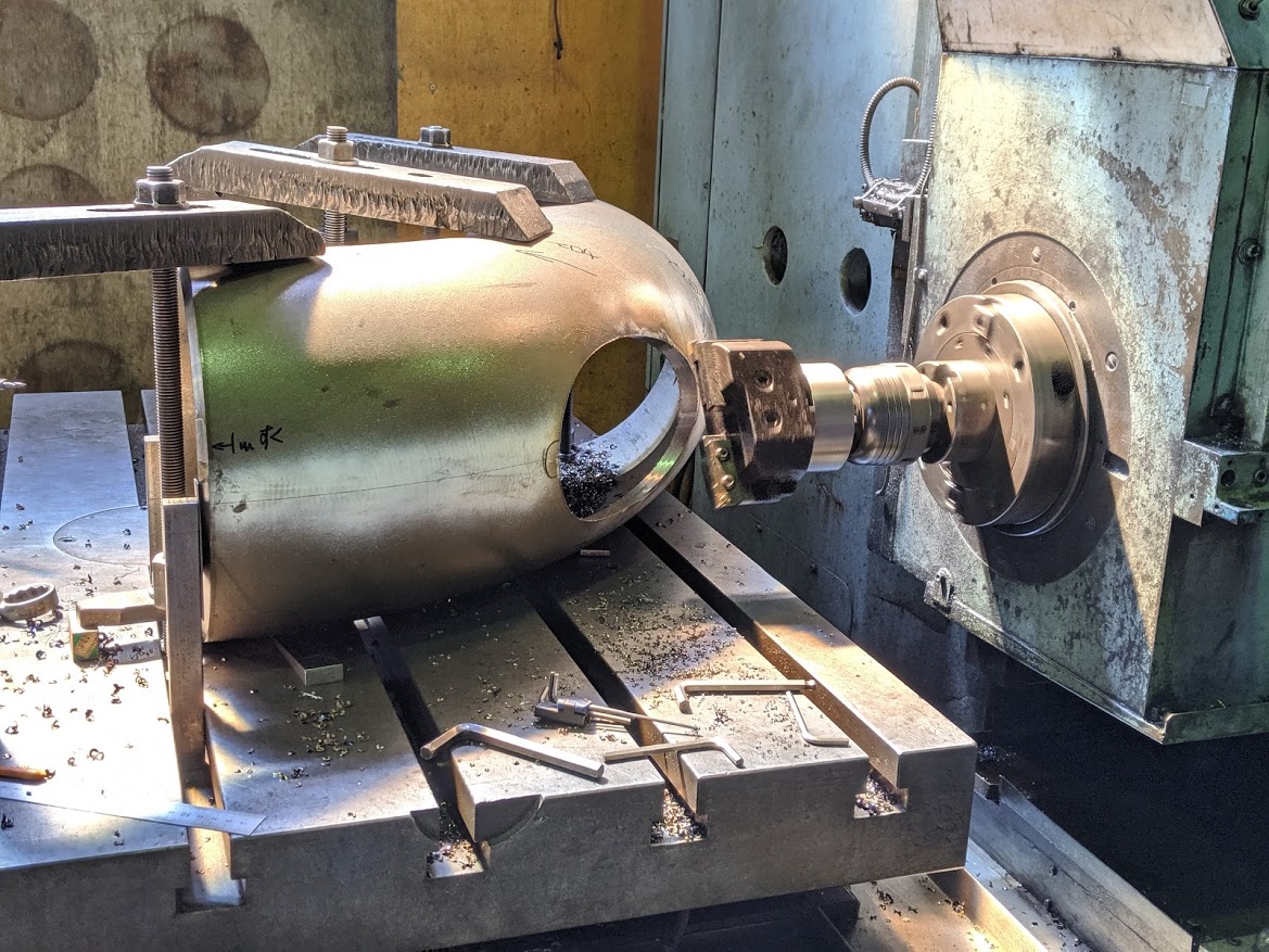 ボーリングにて300Aのエルボ管の穴仕上げ加工です!