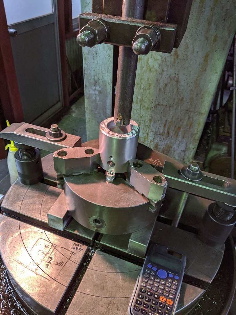 スロッターでキー加工する場合、通り出しに気を遣います。