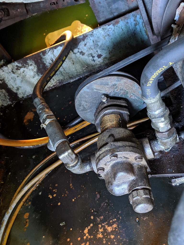 コンターマシンVM-1000のポンプをオーバーホール。