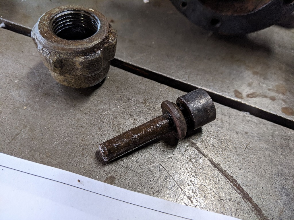 ギアポンプに付いているリリーフバルブを手入れ。