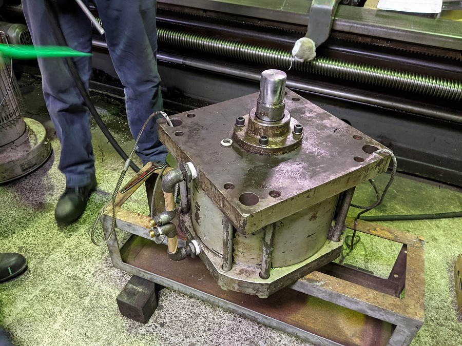 エアシリンダーをオーバーホールして各パーツをスケッチ＆製作。