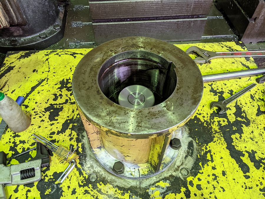 ベアリングケースガイドを台車に取り付け。