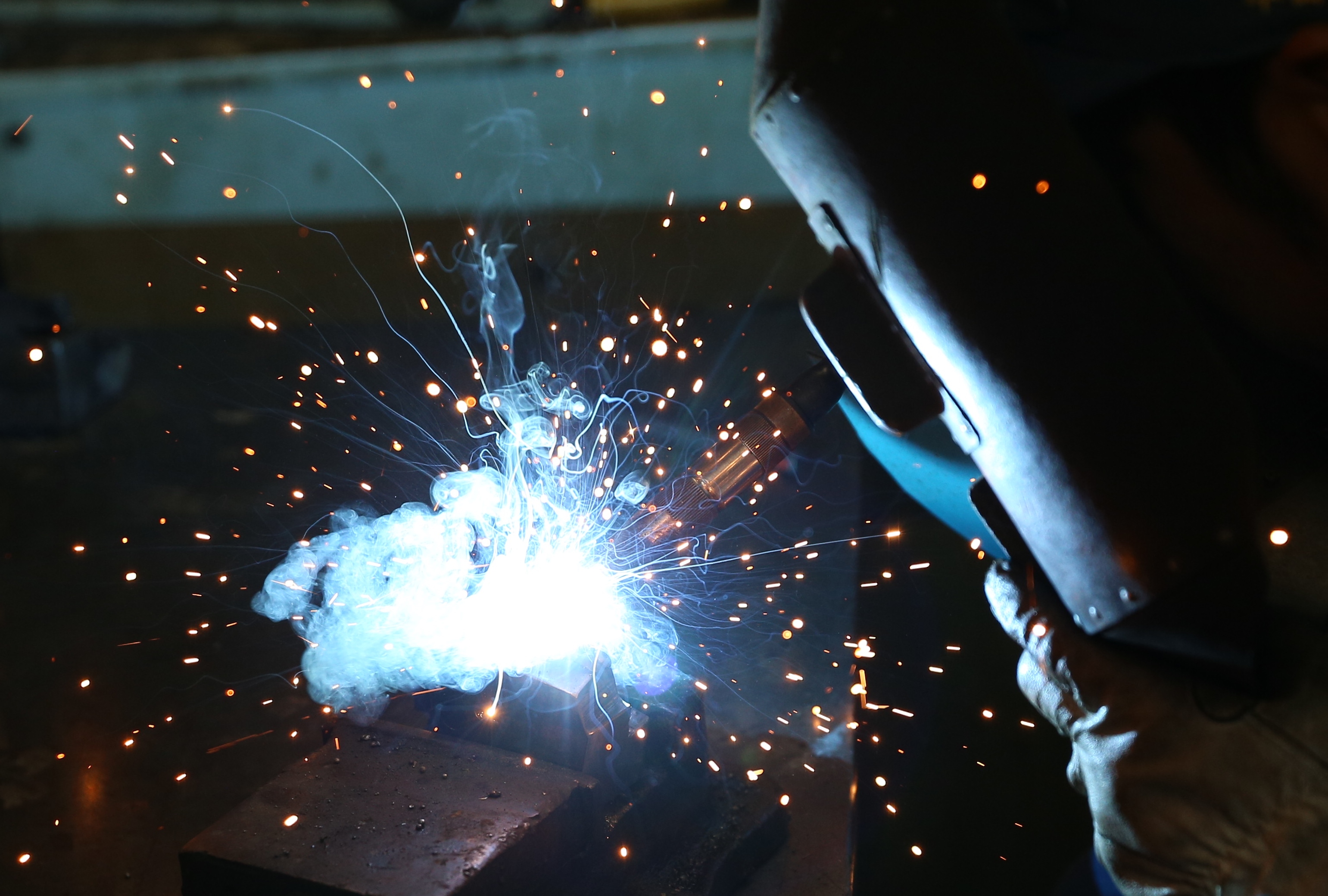 アーク溶接、半自動溶接、TIG溶接、ガス溶接、を行っています。