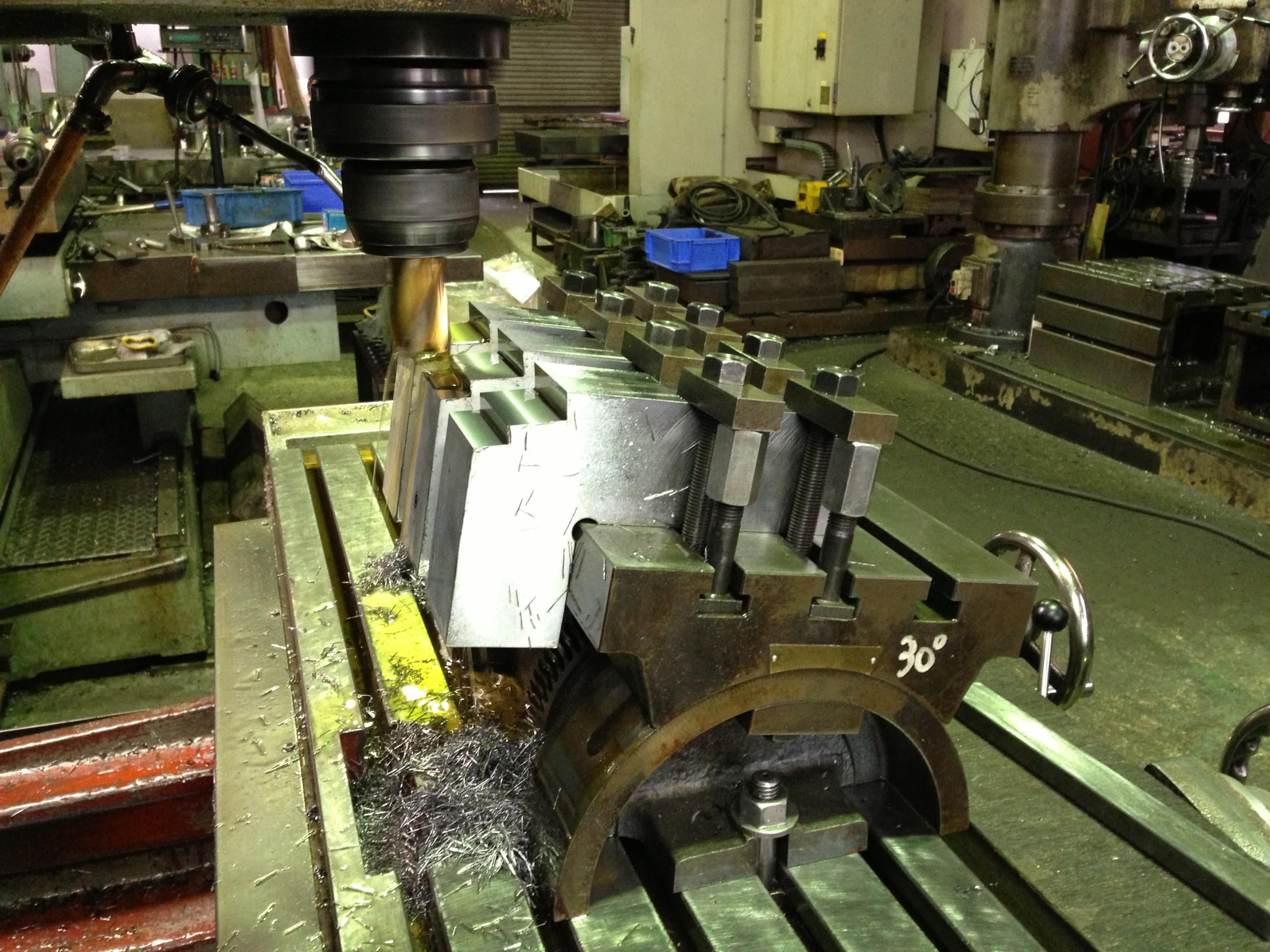 超大型旋盤用ステッキバイトのホルダー製作。