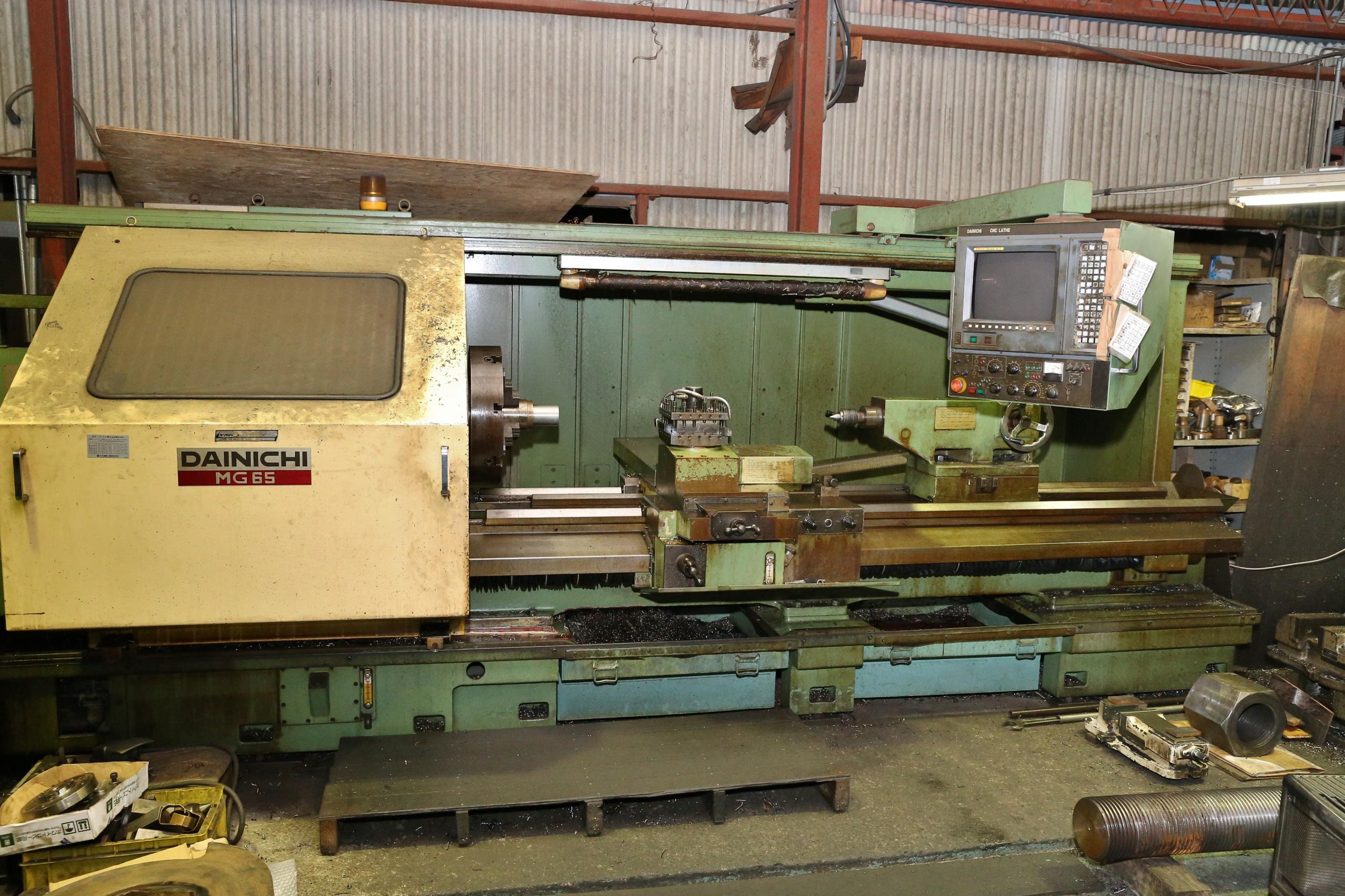 大日製のNC旋盤　MG65　長さ2mまで加工できます。