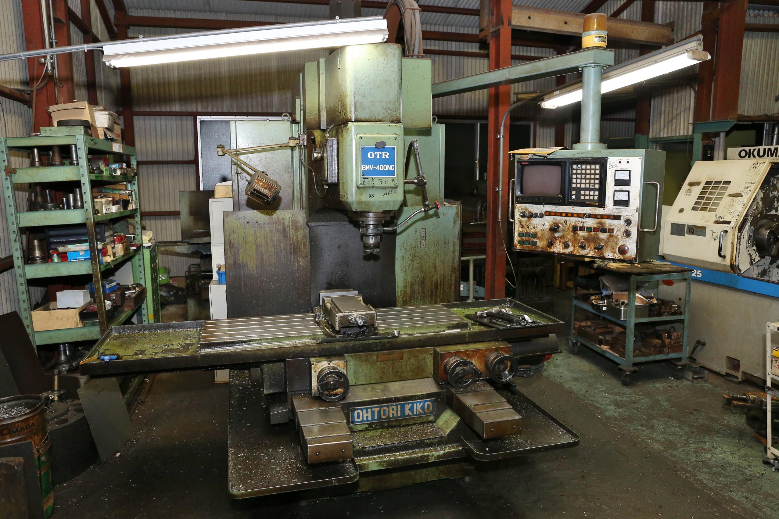 大鳥機工製のNCフライス　BMW-400NC　複雑な形状が加工できます。