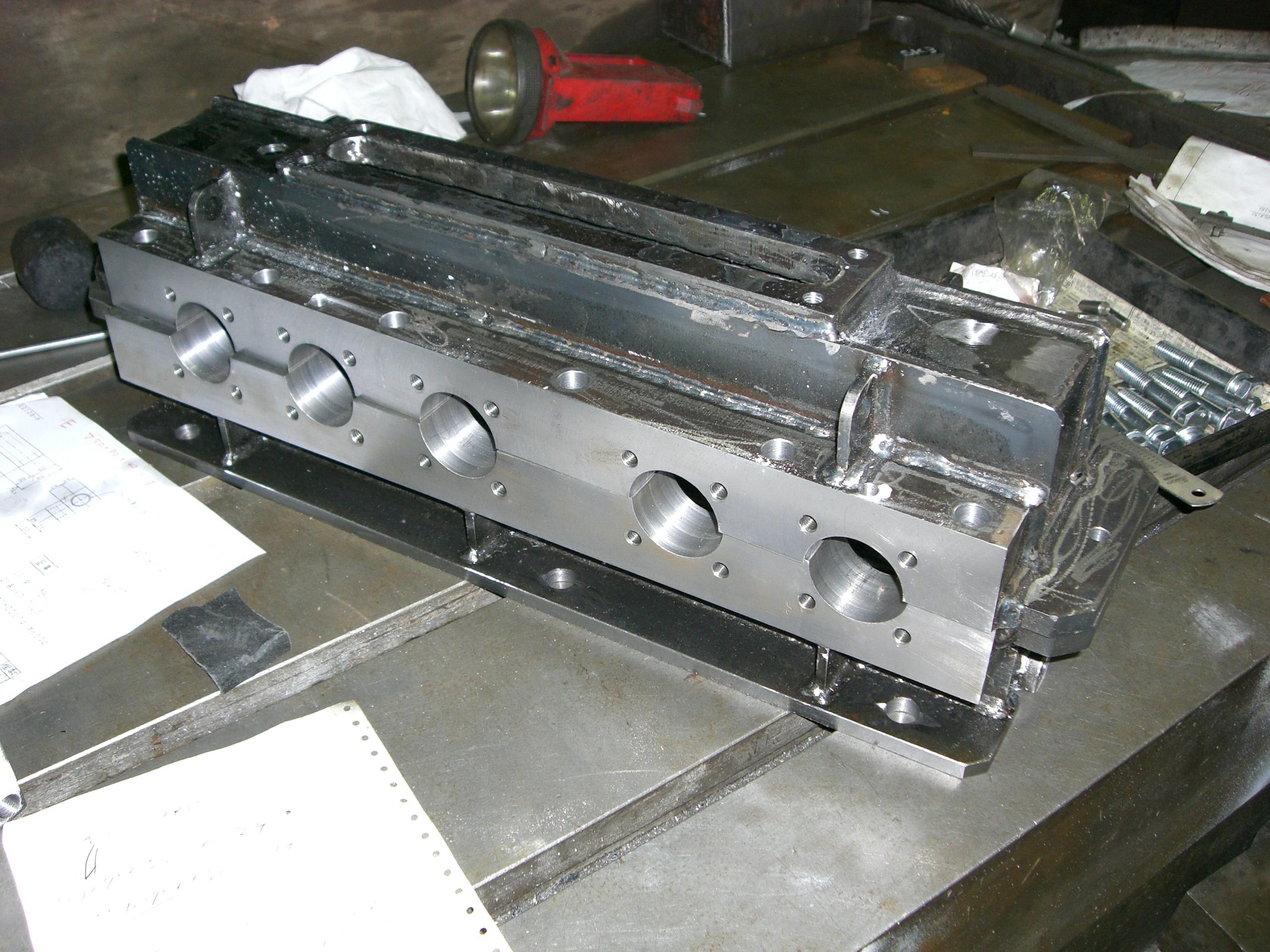 製缶品の機械加工。