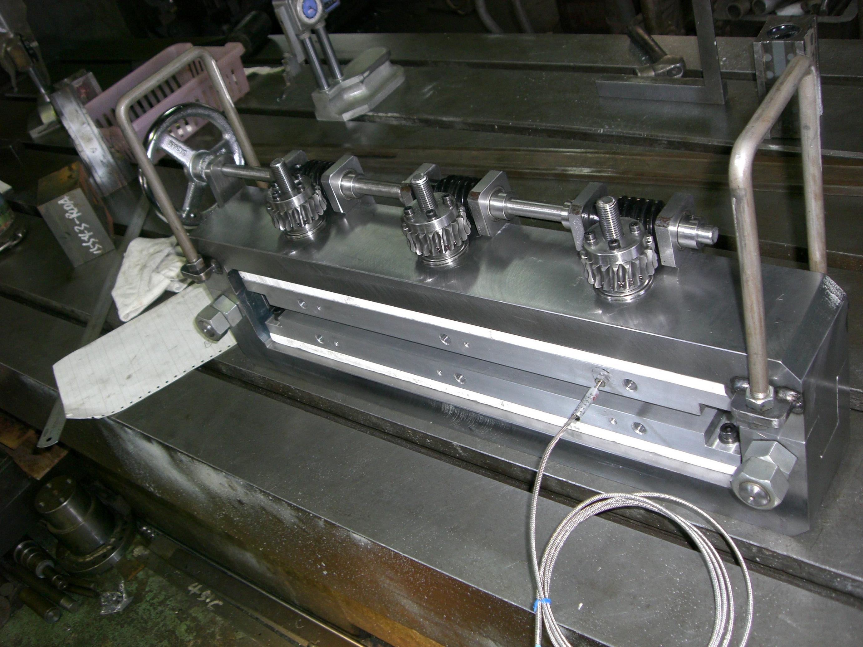 特殊な装置を設計～加工～製作。