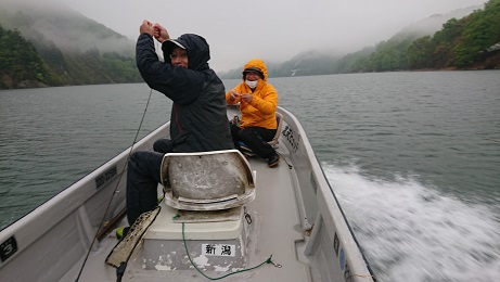 Fishing Spot Pastime 悪徳ガイド銀山湖を案内する