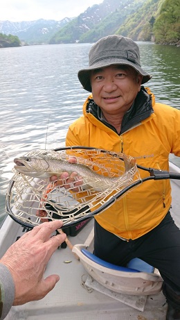 Fishing Spot Pastime 悪徳ガイド銀山湖を案内する