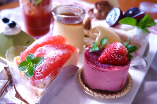 スイーツ デザート ケーキ プリン ショートケーキ sweets dessert デザートプレート デザートバイキング 白い皿 食欲 食欲の秋 洋食器 いちご イチゴ 苺 ラズベリームース ストロベリー ミント ピンク 赤 葉 緑 グレープフルーツ ジュレ ムース レアチーズケーキ 抹茶 黒豆 巨峰 パーティ カフェ ケーキ屋さん デザート盛 食べ放題 スイーツ盛 ダイエット 甘いもの 減量 砂糖 フルーツ フルーツケーキ 果物 果実 ガラス瓶 抹茶ムース 甘いものの誘惑 手土産 フードフォト カラメルソース 卵 蒸しプリン 食べ物 洋菓子 生クリーム 背景 背景デザイン 背景素材 素材 太る食べ物 太る 糖分